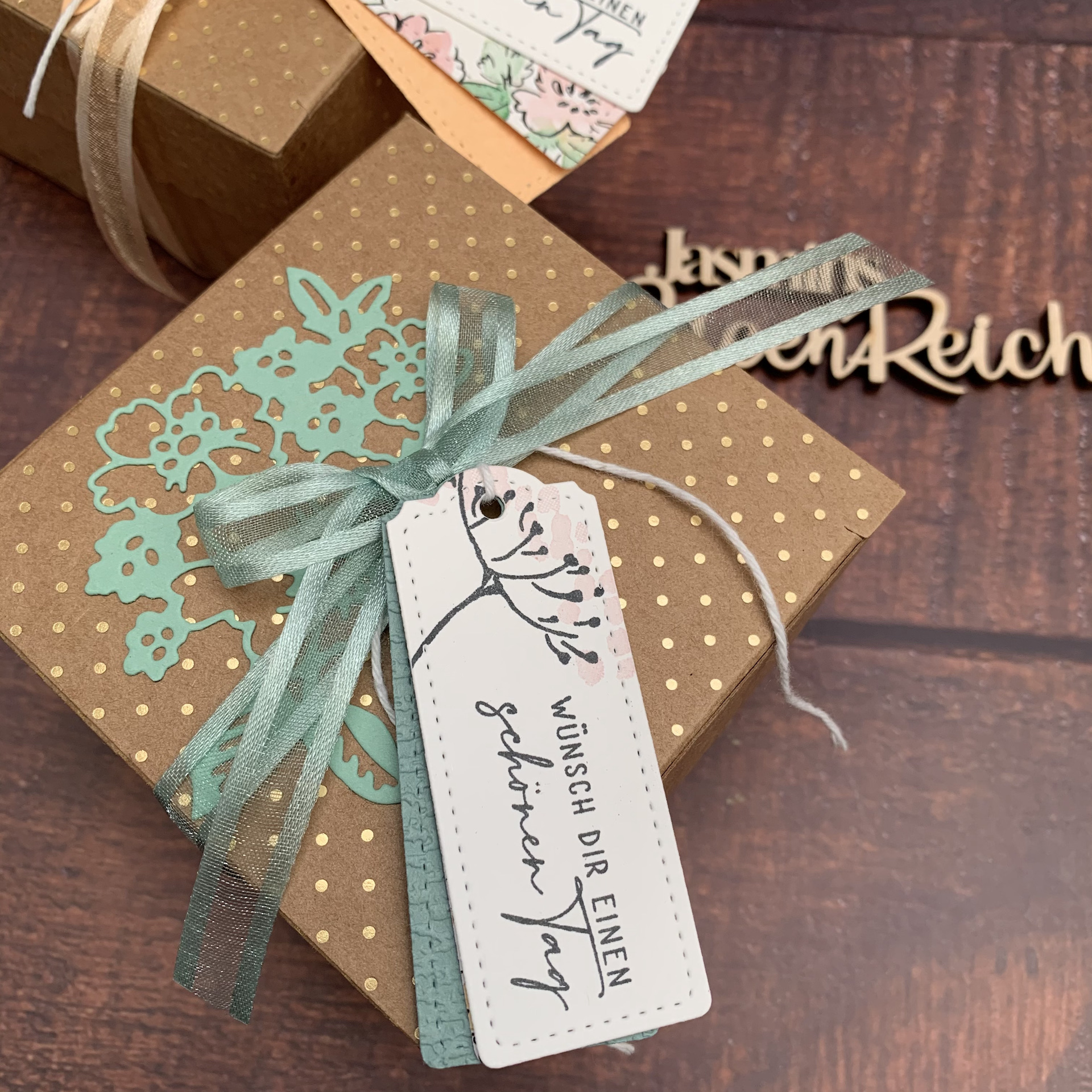 Von Hand gemalt - Geschenkschachtel 3.jpeg